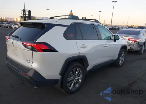 2021 Toyota Rav4 Xle Premium z USA, uszkodzony, nr VIN 2T3A1RFV0MW205702
